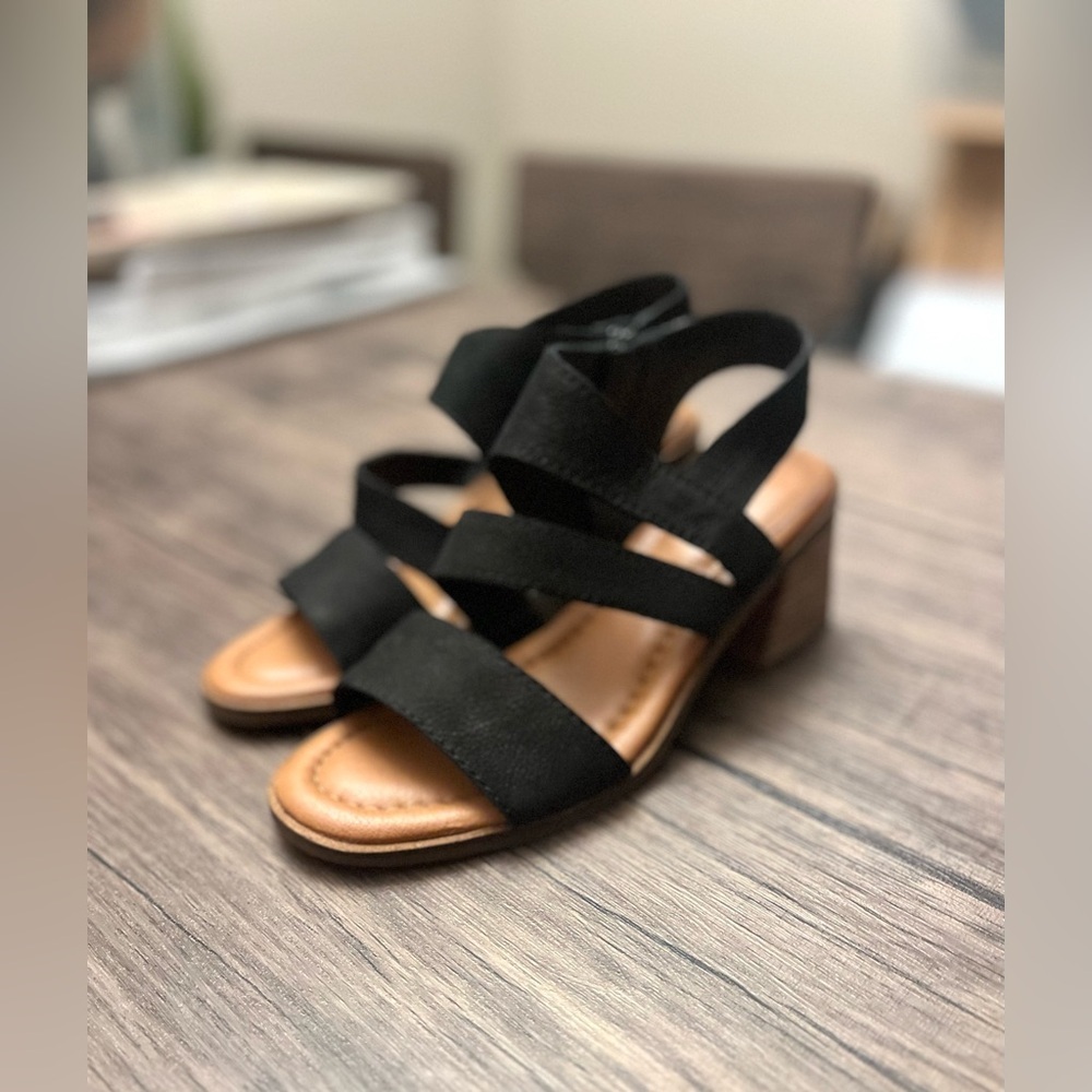 Lucky Brand Rhodette Block Heel Sandals - Picture 3 of 5